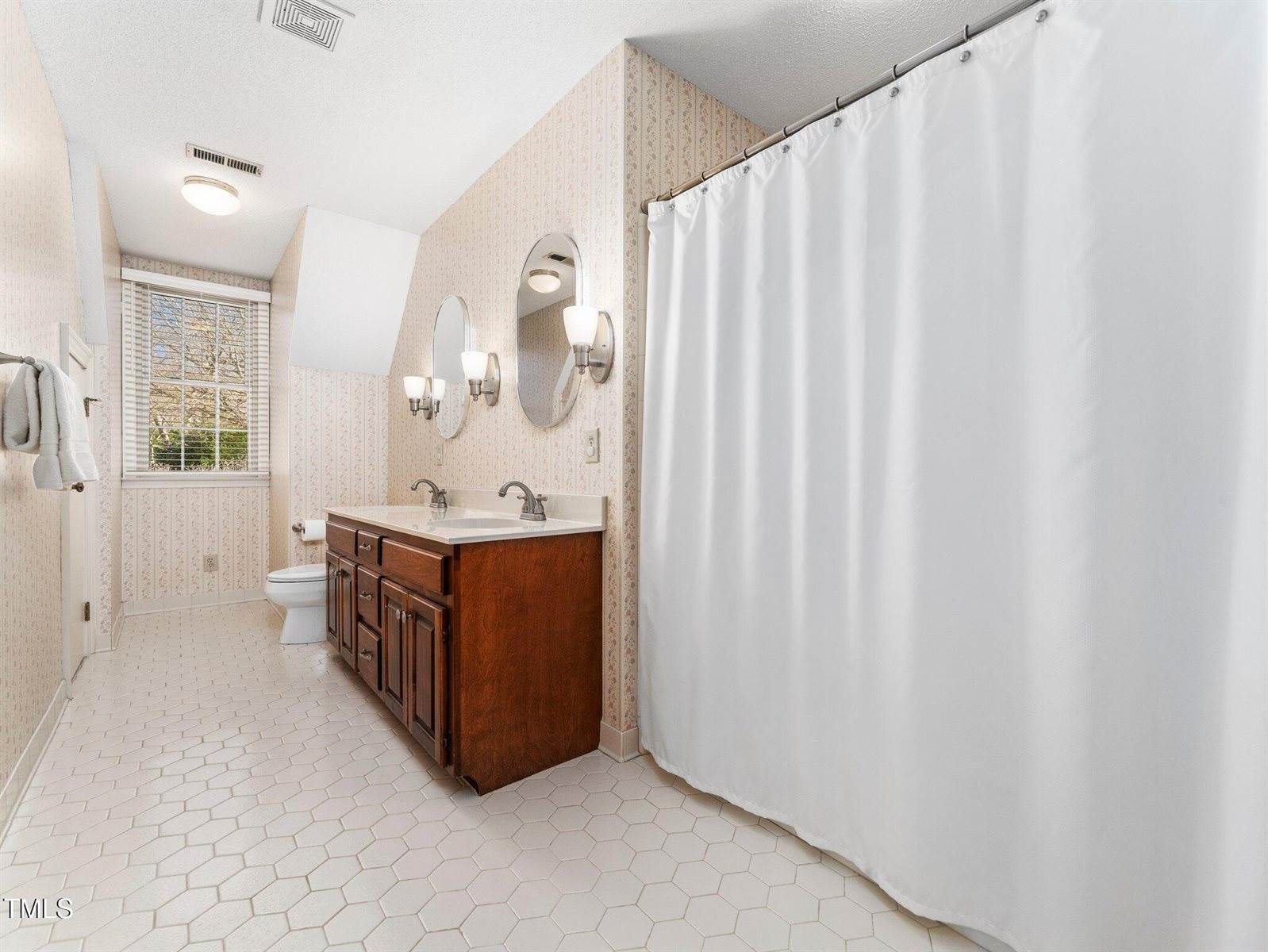 104 Meadowglades Lane, Cary, NC 27518