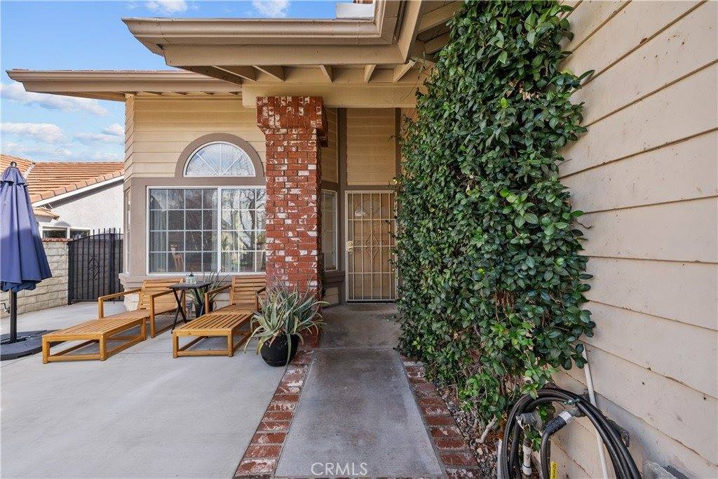 28314 Tamarack Lane, Saugus, CA 91390