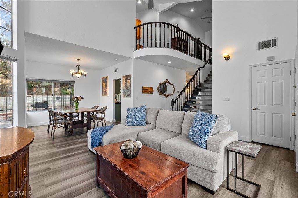 28314 Tamarack Lane, Saugus, CA 91390