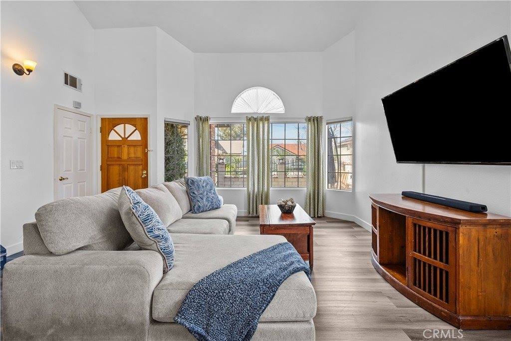 28314 Tamarack Lane, Saugus, CA 91390