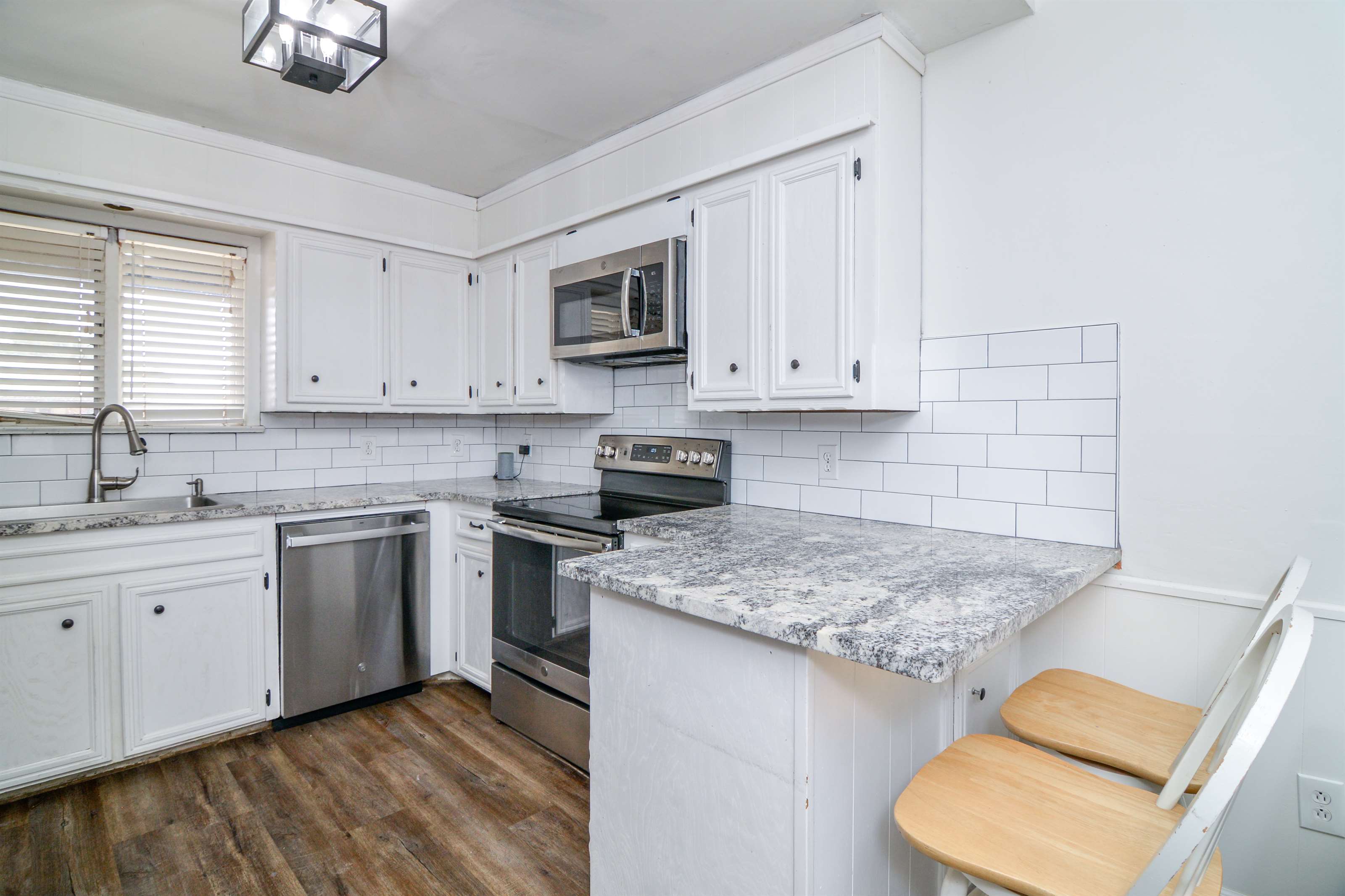 1015 Dogwood Ave, Idalou, TX 79329