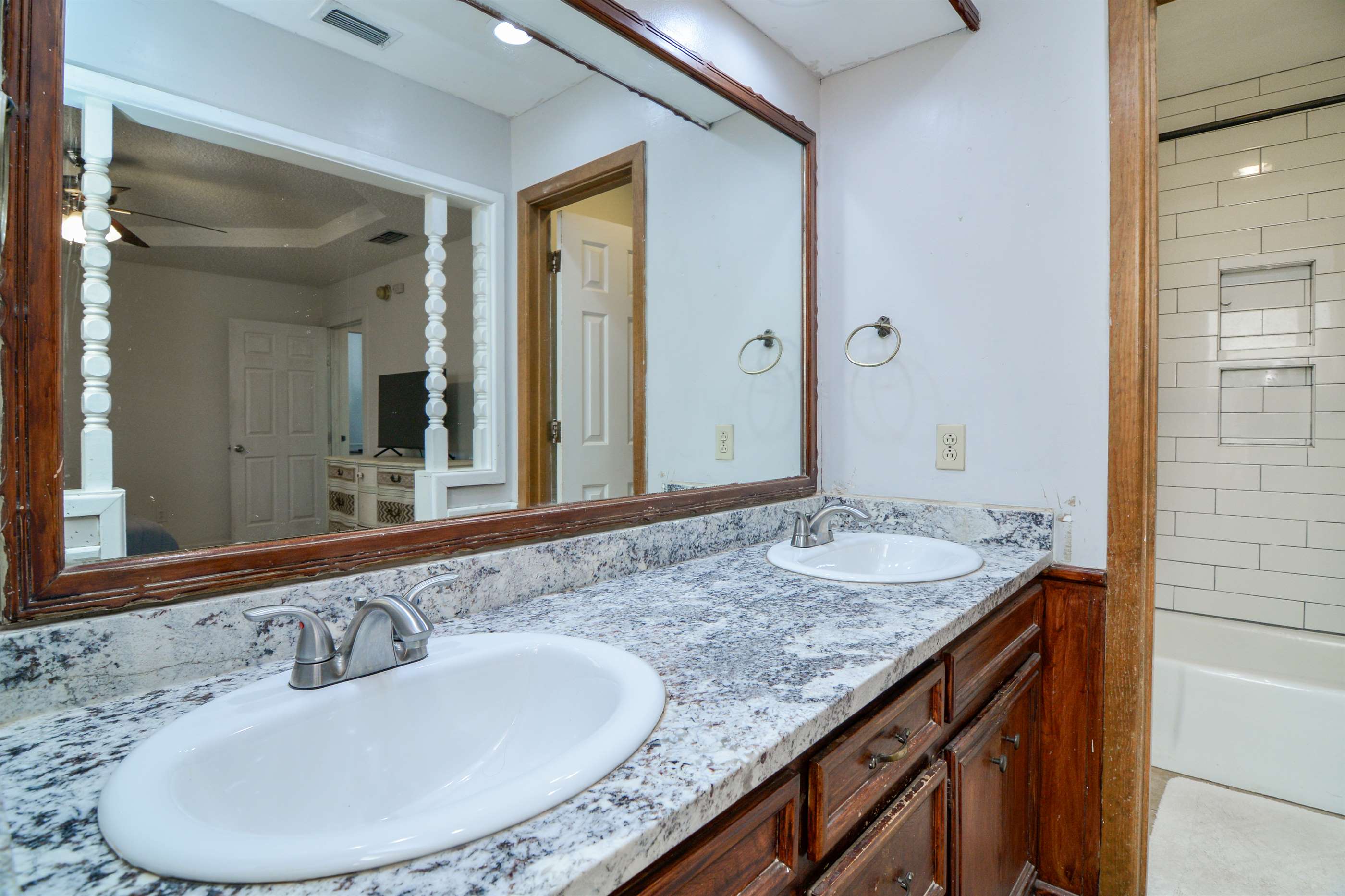 1015 Dogwood Ave, Idalou, TX 79329