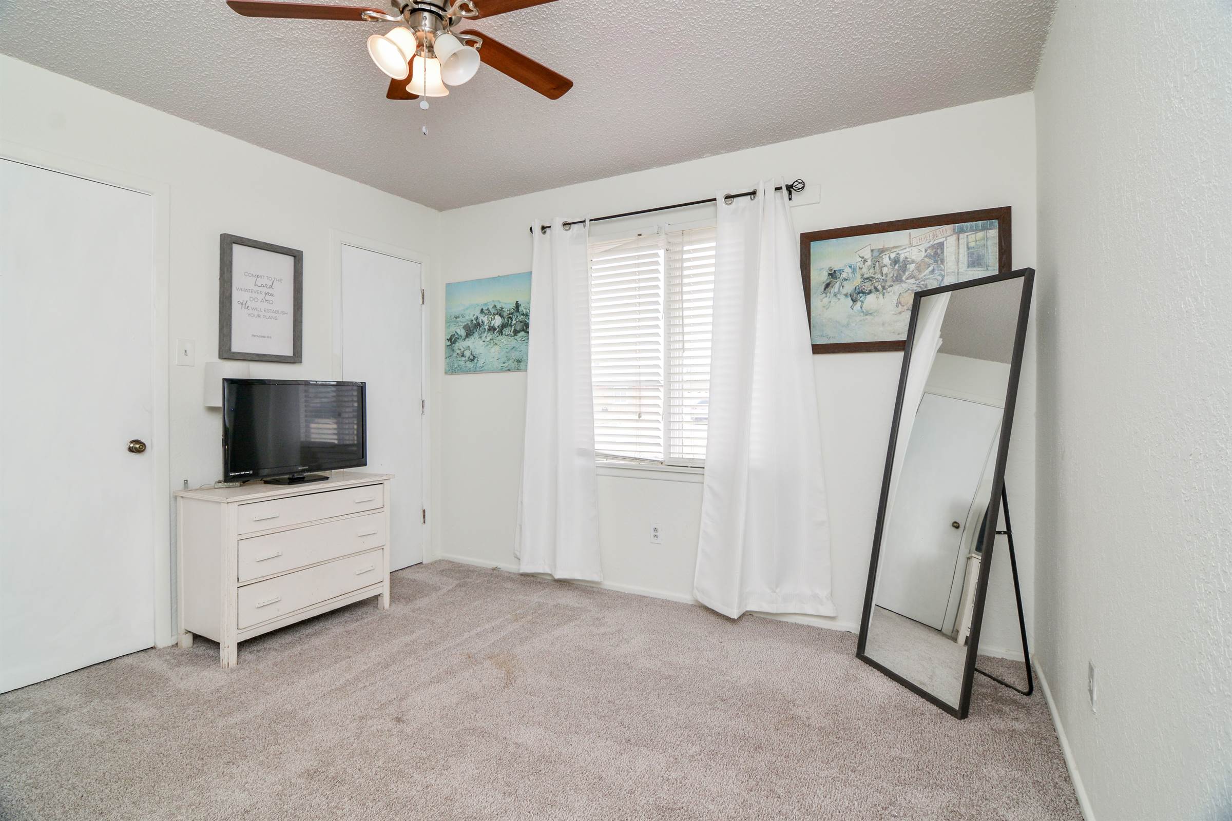 1015 Dogwood Ave, Idalou, TX 79329
