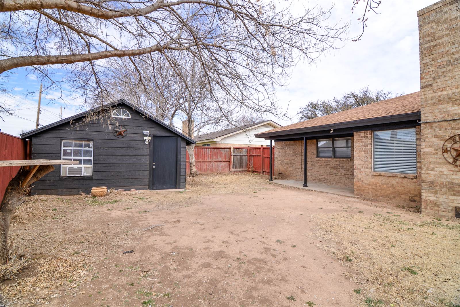 1015 Dogwood Ave, Idalou, TX 79329