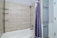 1015 Dogwood Ave, Idalou, TX 79329