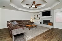 1015 Dogwood Ave, Idalou, TX 79329