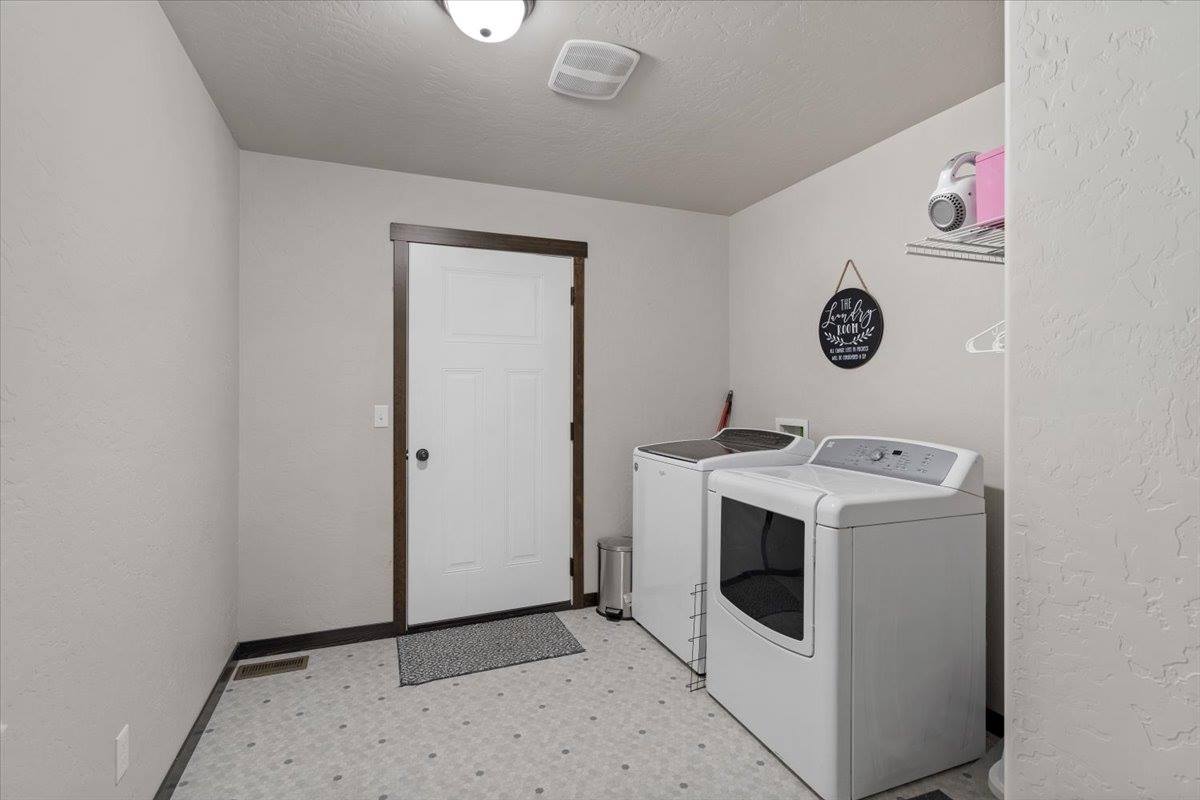 6104 Irish Circle, Rathdrum, ID 83858