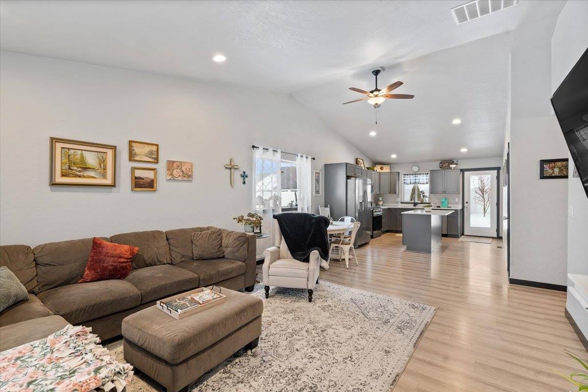 6104 Irish Circle, Rathdrum, ID 83858
