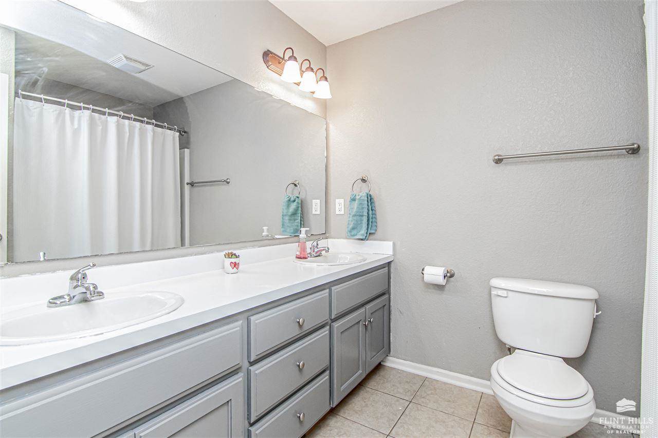 1715 Lydia Lane, Junction City, KS 66441