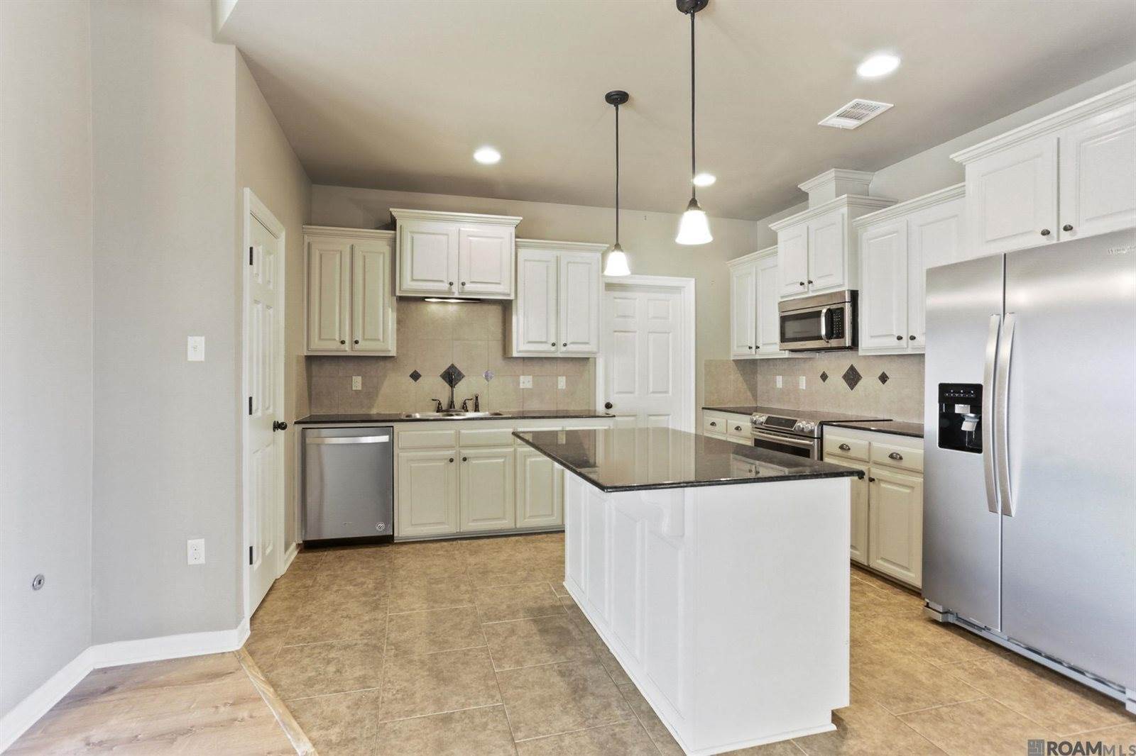 17334 Wrenwood Dr, Prairieville, LA 70769