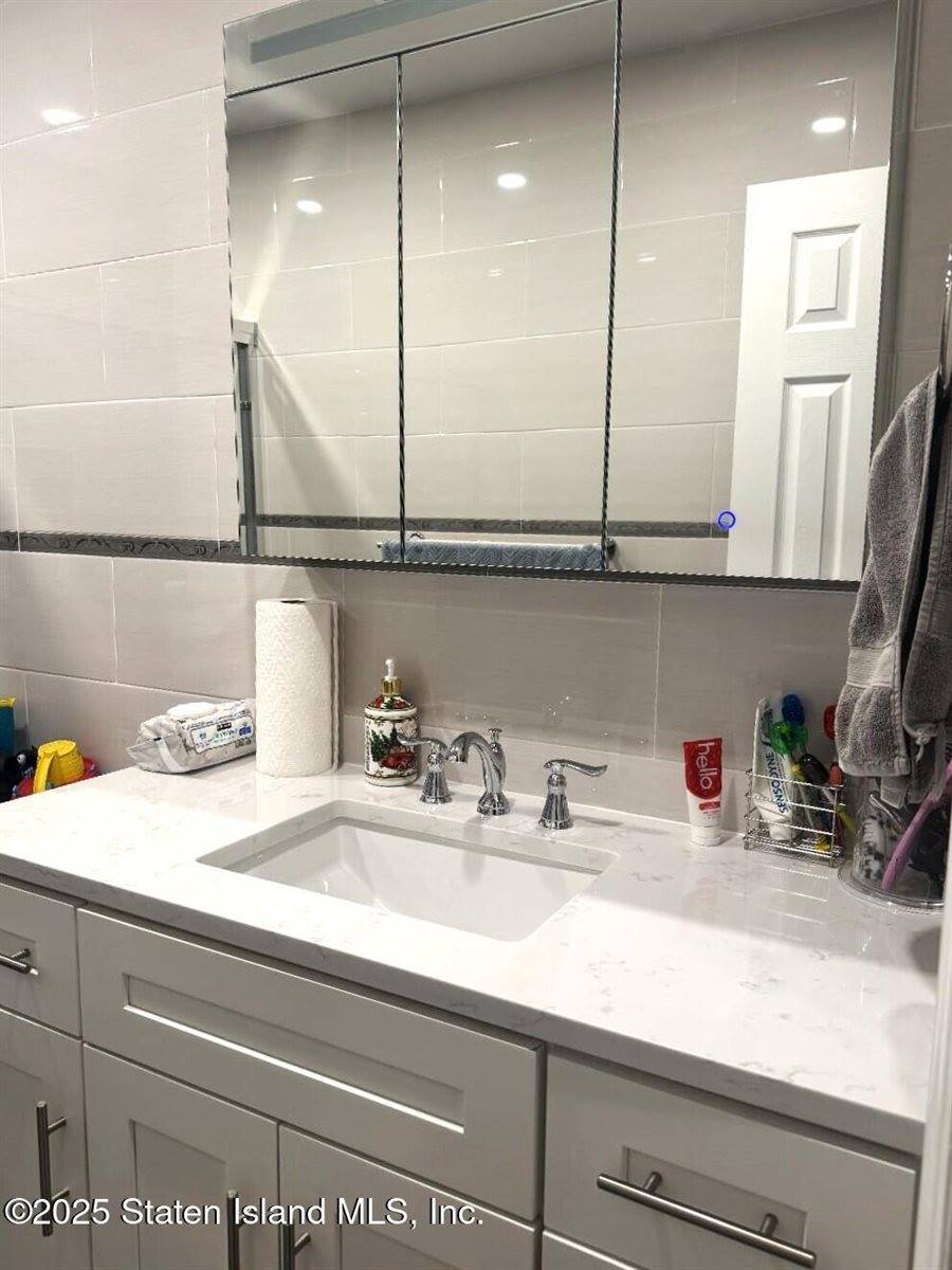 73 Gina Court, Staten Island, NY 10314