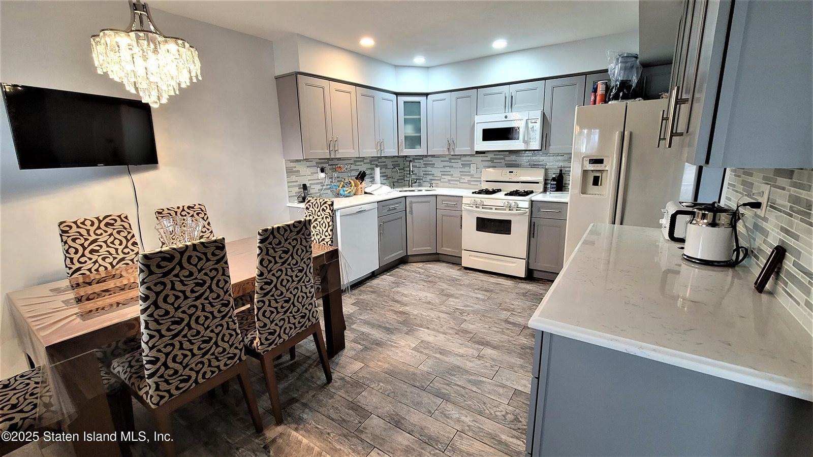 73 Gina Court, Staten Island, NY 10314