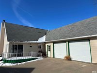 626 3rd Avenue, De Witt, IA 52742