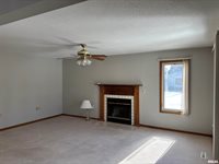 626 3rd Avenue, De Witt, IA 52742