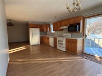 626 3rd Avenue, De Witt, IA 52742