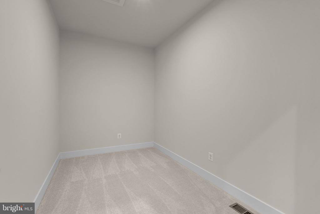 117 Hourglass Ln, Stephenson, VA 22656