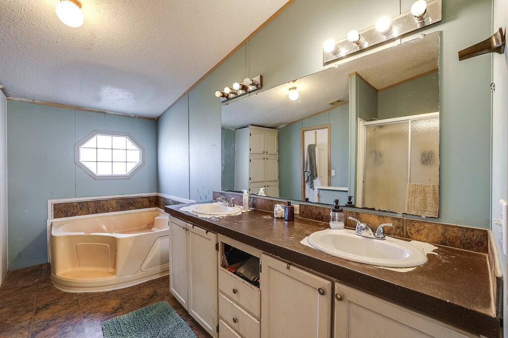 7386 Maxwell Road, Burleson, TX 76028