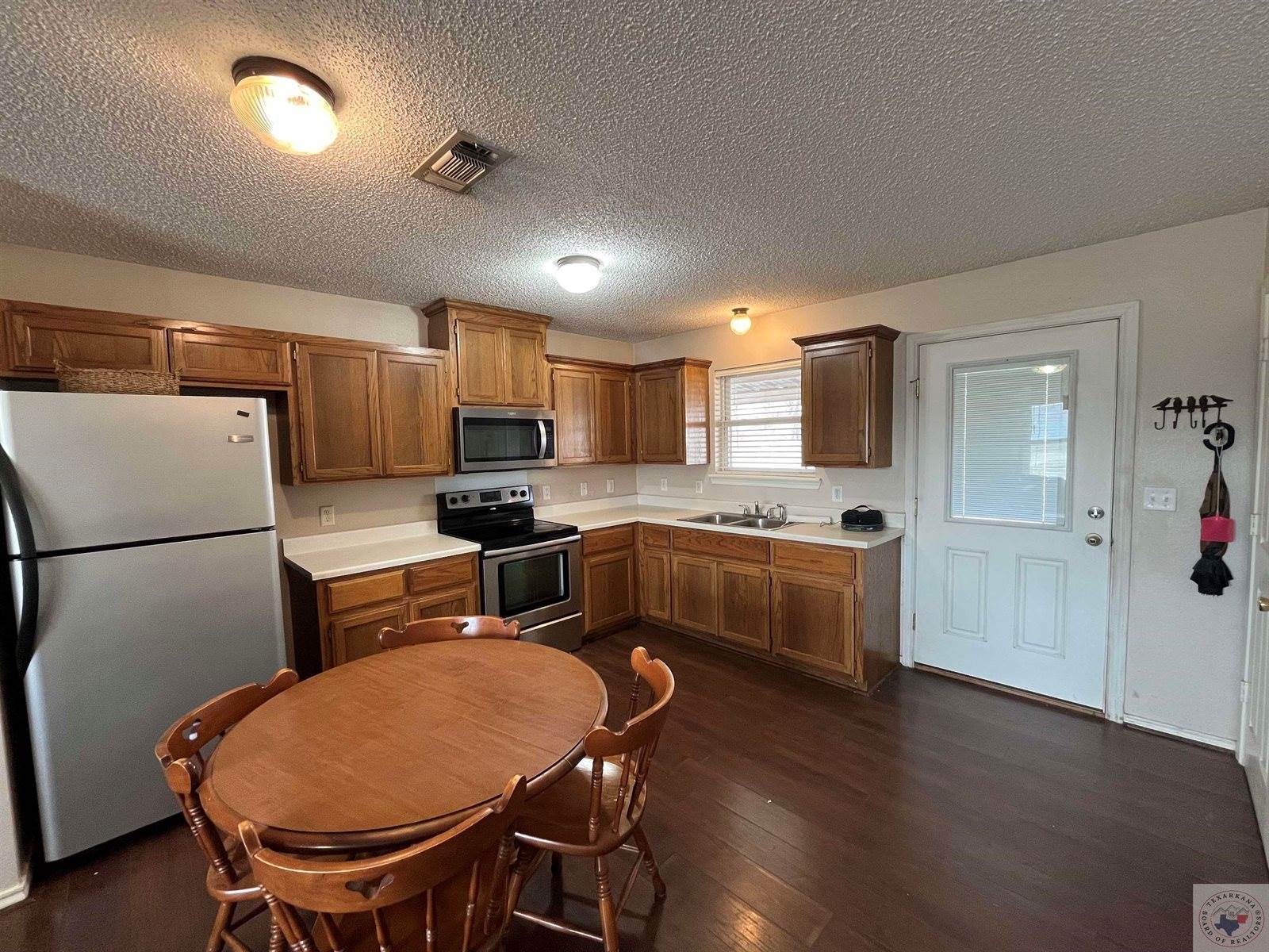 365 Houston St, Maud, TX 75567