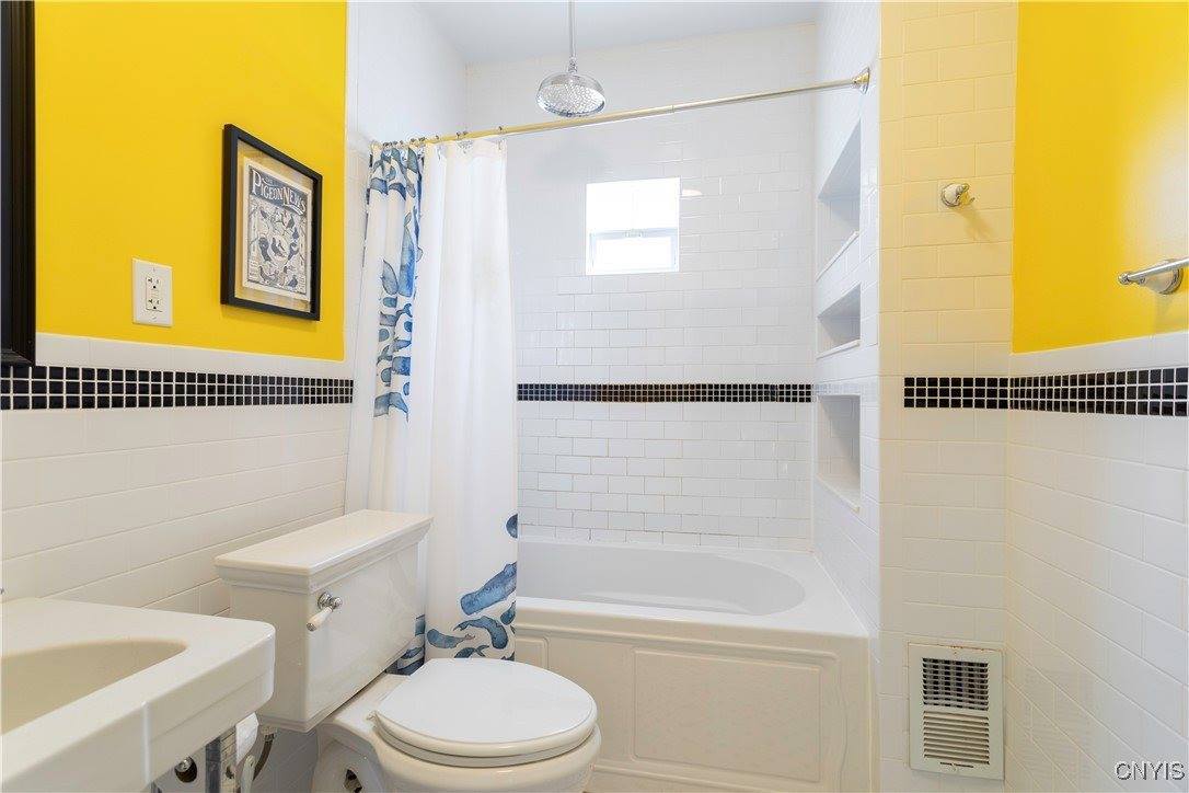 321 Kensington Road, Syracuse, NY 13210