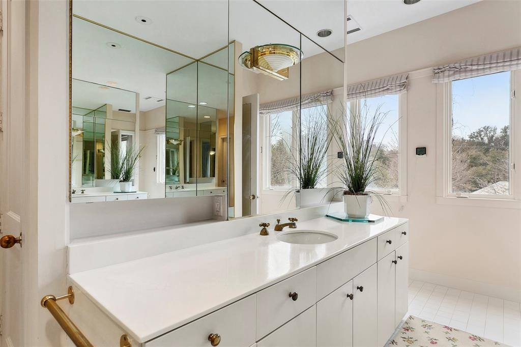 1819 Westover Square, Fort Worth, TX 76107