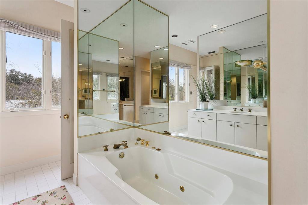 1819 Westover Square, Fort Worth, TX 76107