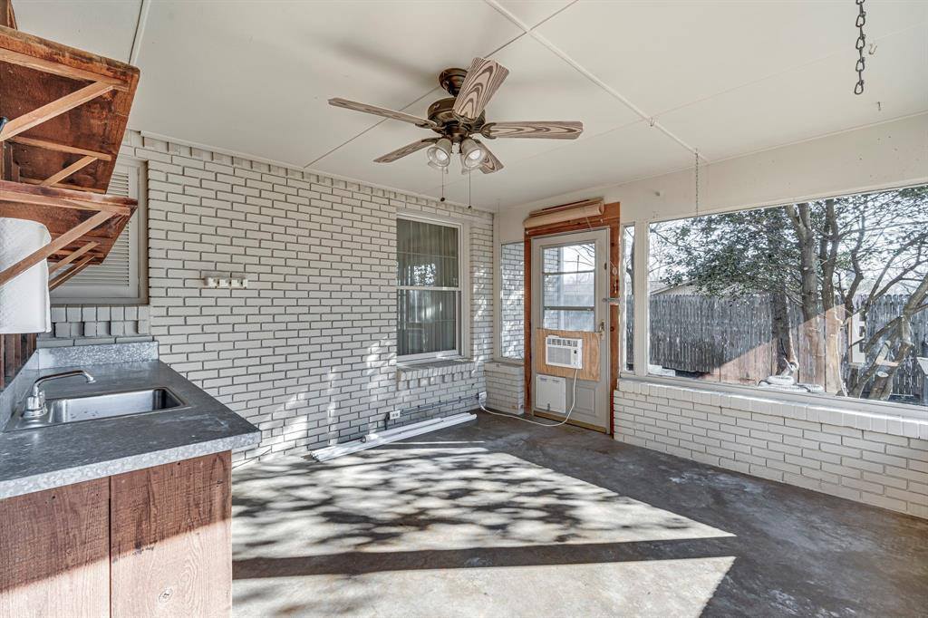 529 North Grand Avenue, Waxahachie, TX 75165