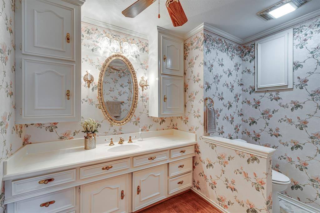 529 North Grand Avenue, Waxahachie, TX 75165