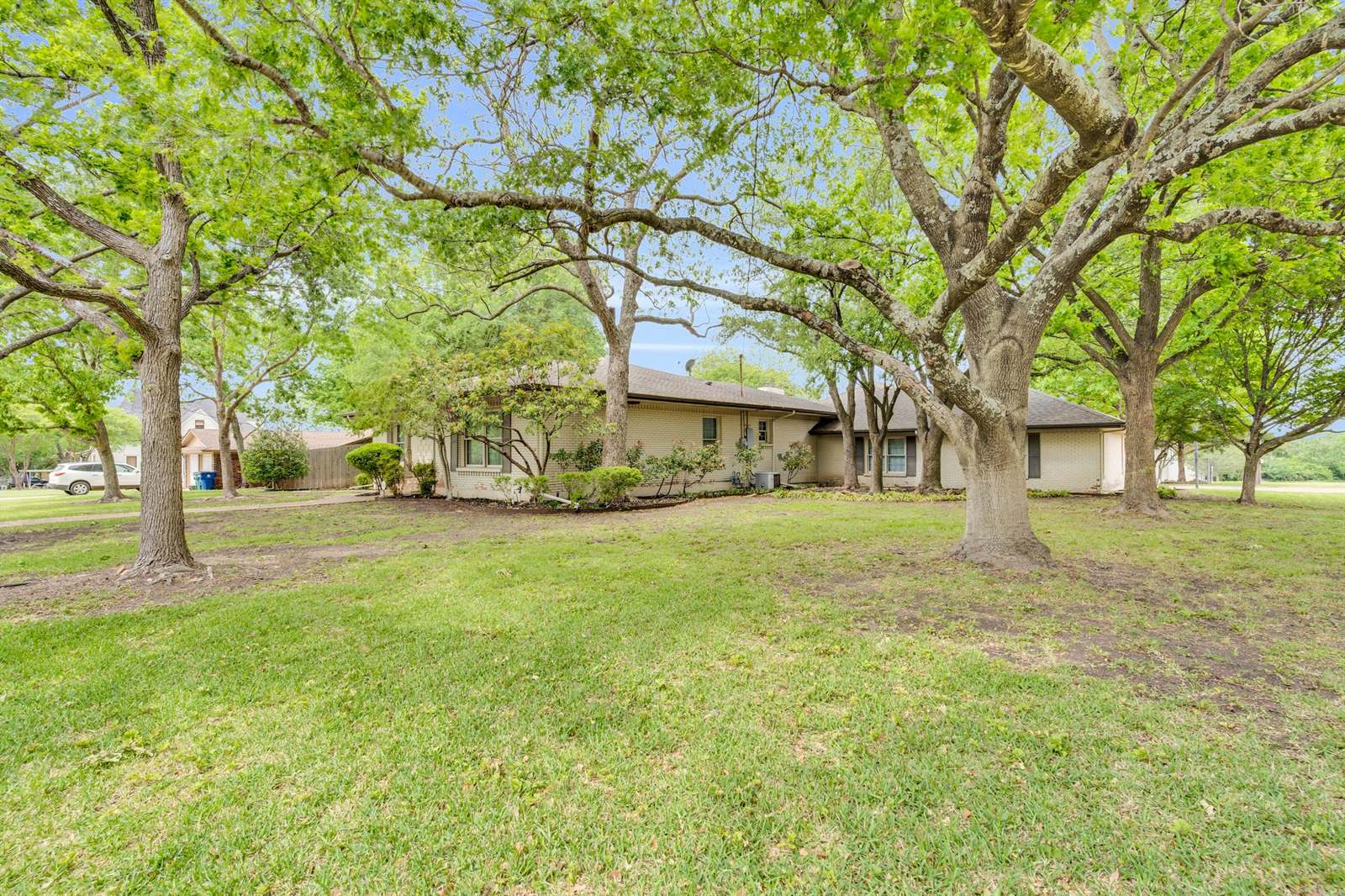 529 North Grand Avenue, Waxahachie, TX 75165