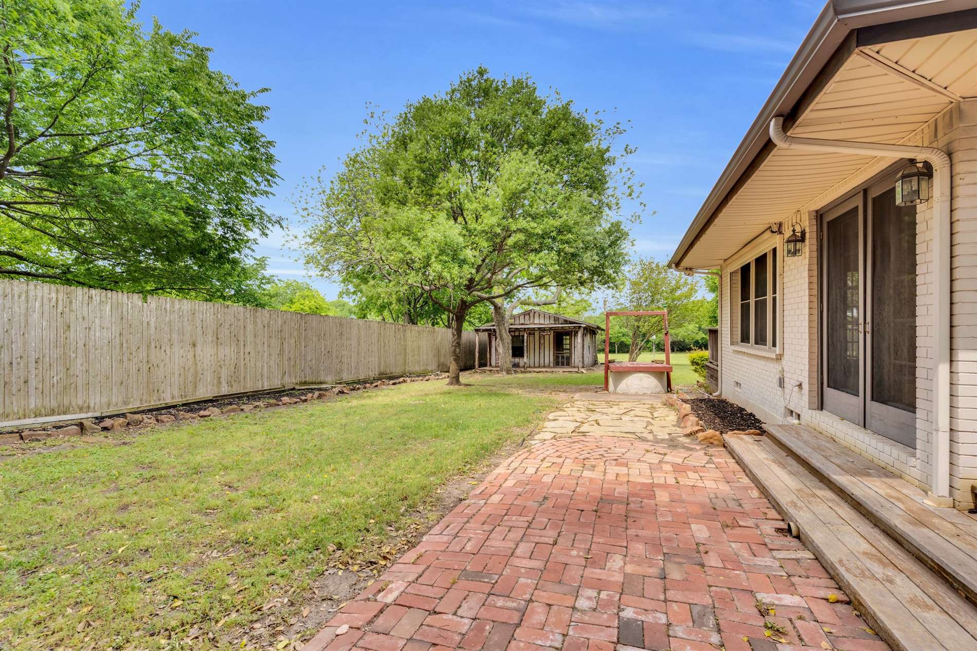 529 North Grand Avenue, Waxahachie, TX 75165