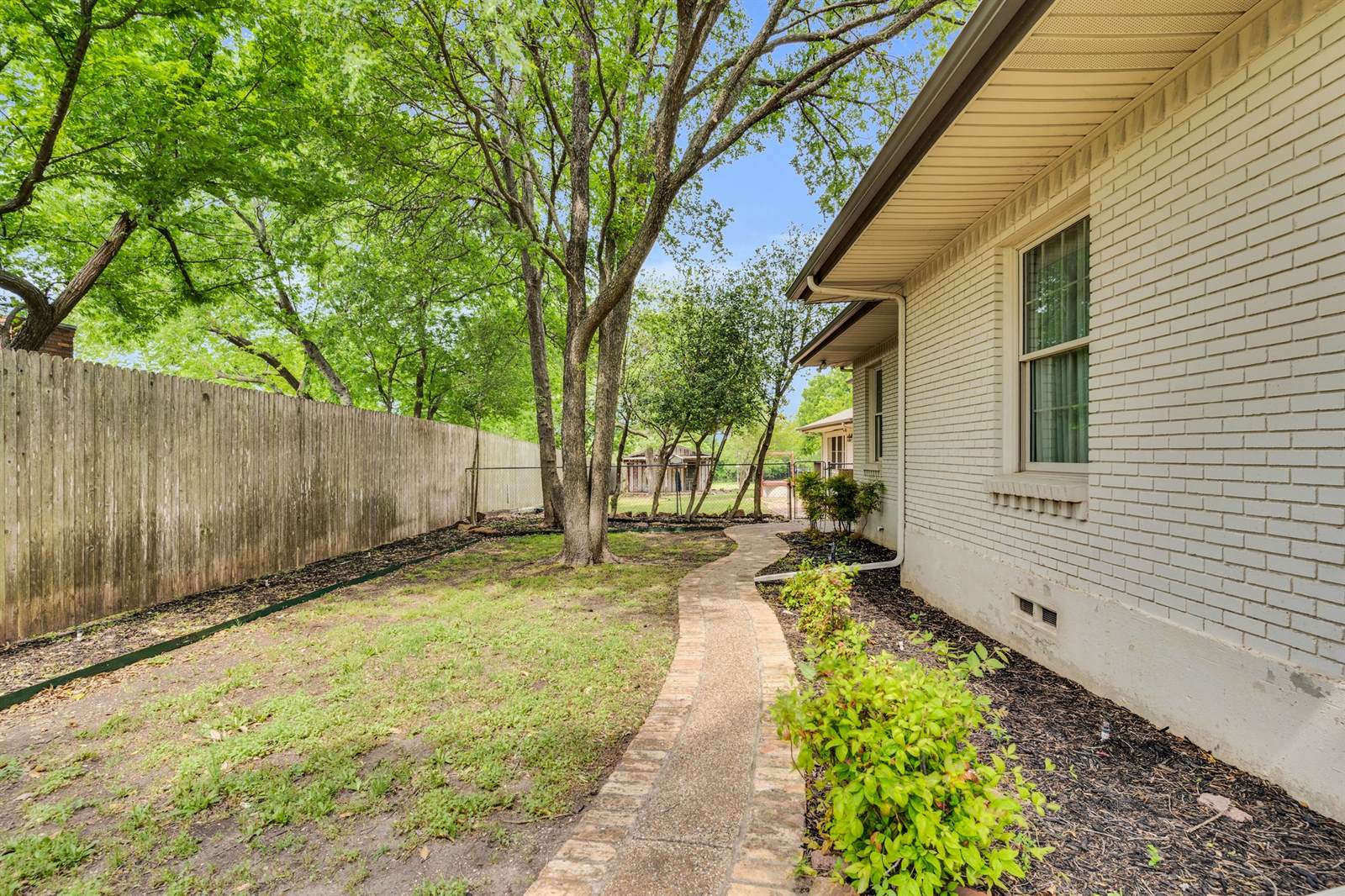 529 North Grand Avenue, Waxahachie, TX 75165