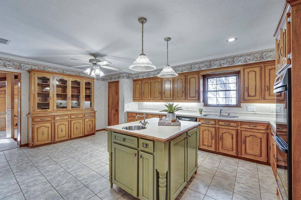 529 North Grand Avenue, Waxahachie, TX 75165
