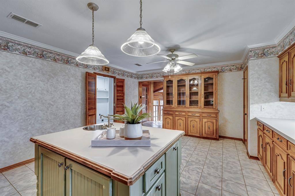 529 North Grand Avenue, Waxahachie, TX 75165