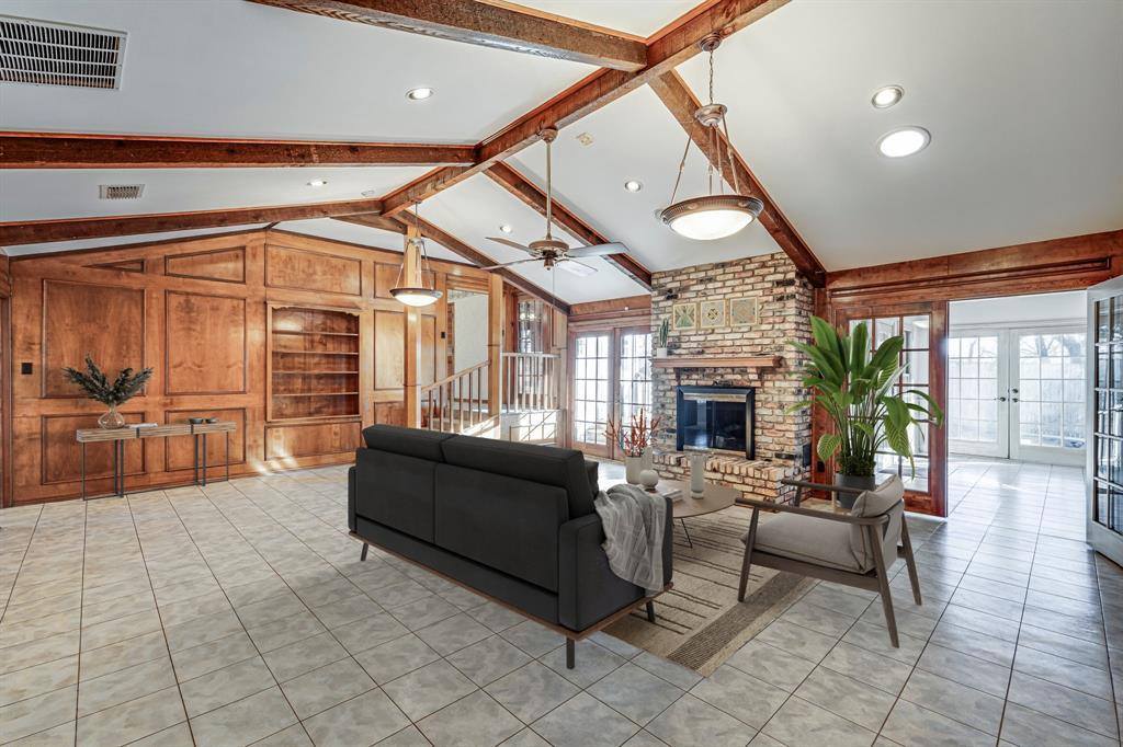 529 North Grand Avenue, Waxahachie, TX 75165
