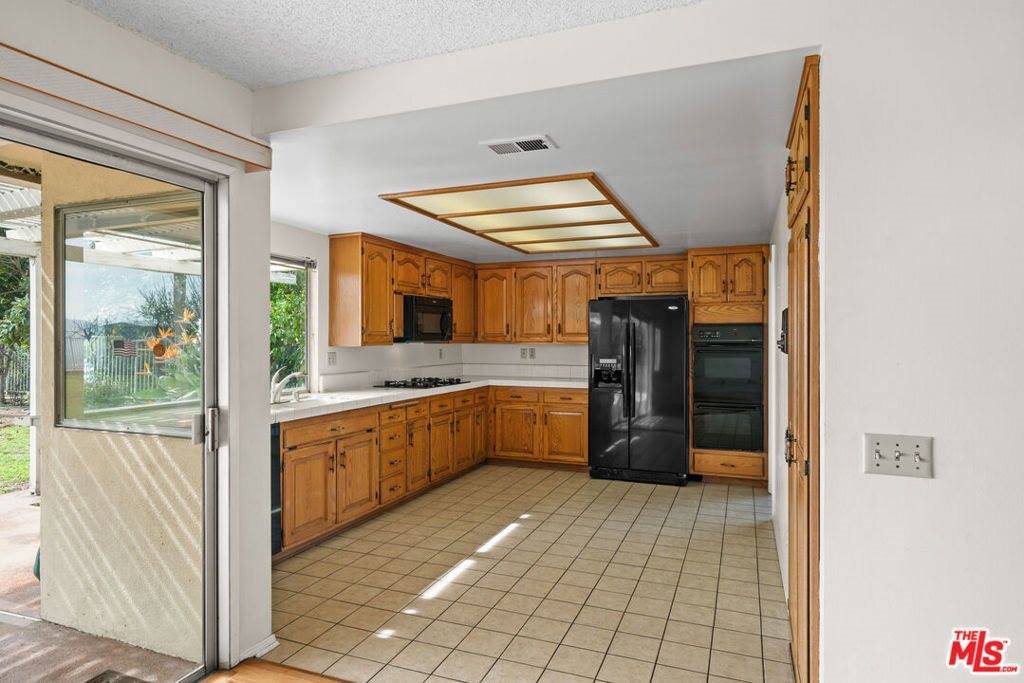 3024 Haven Way, Burbank, CA 91504