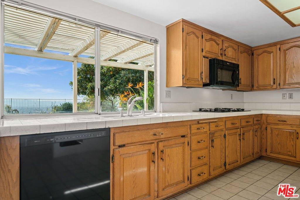 3024 Haven Way, Burbank, CA 91504