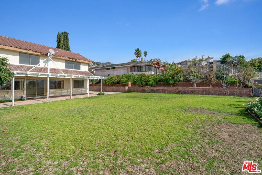 3024 Haven Way, Burbank, CA 91504