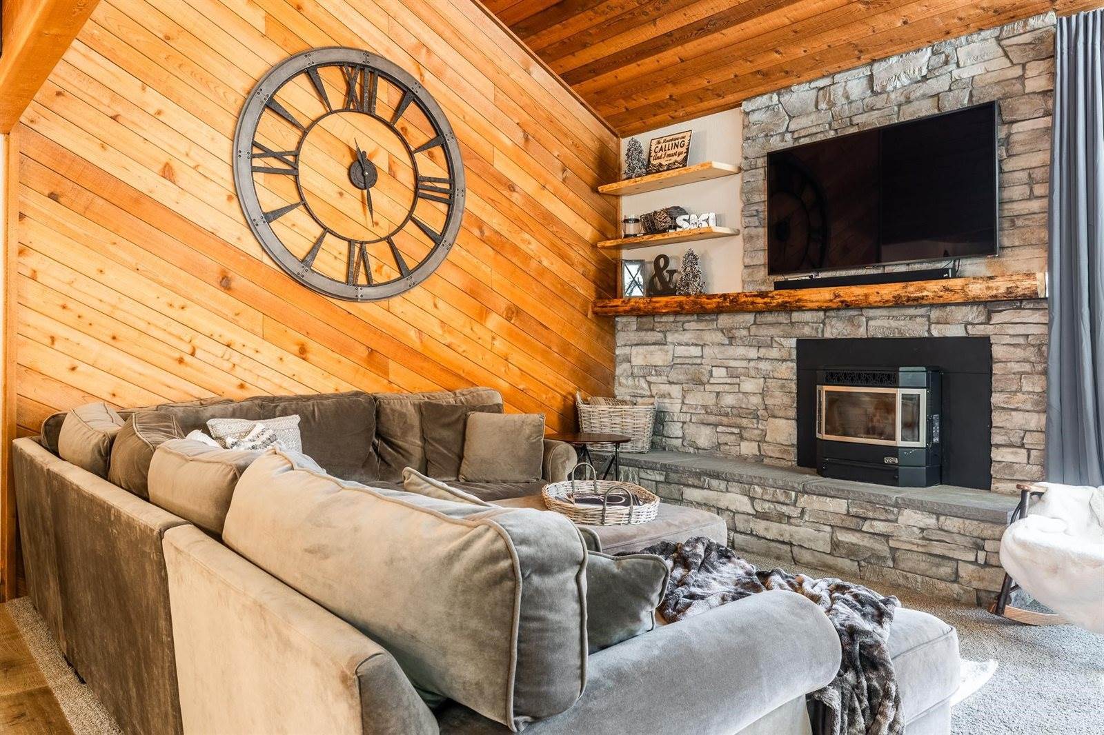 4710 Minaret Rd #60, Mammoth Lakes, CA 93546