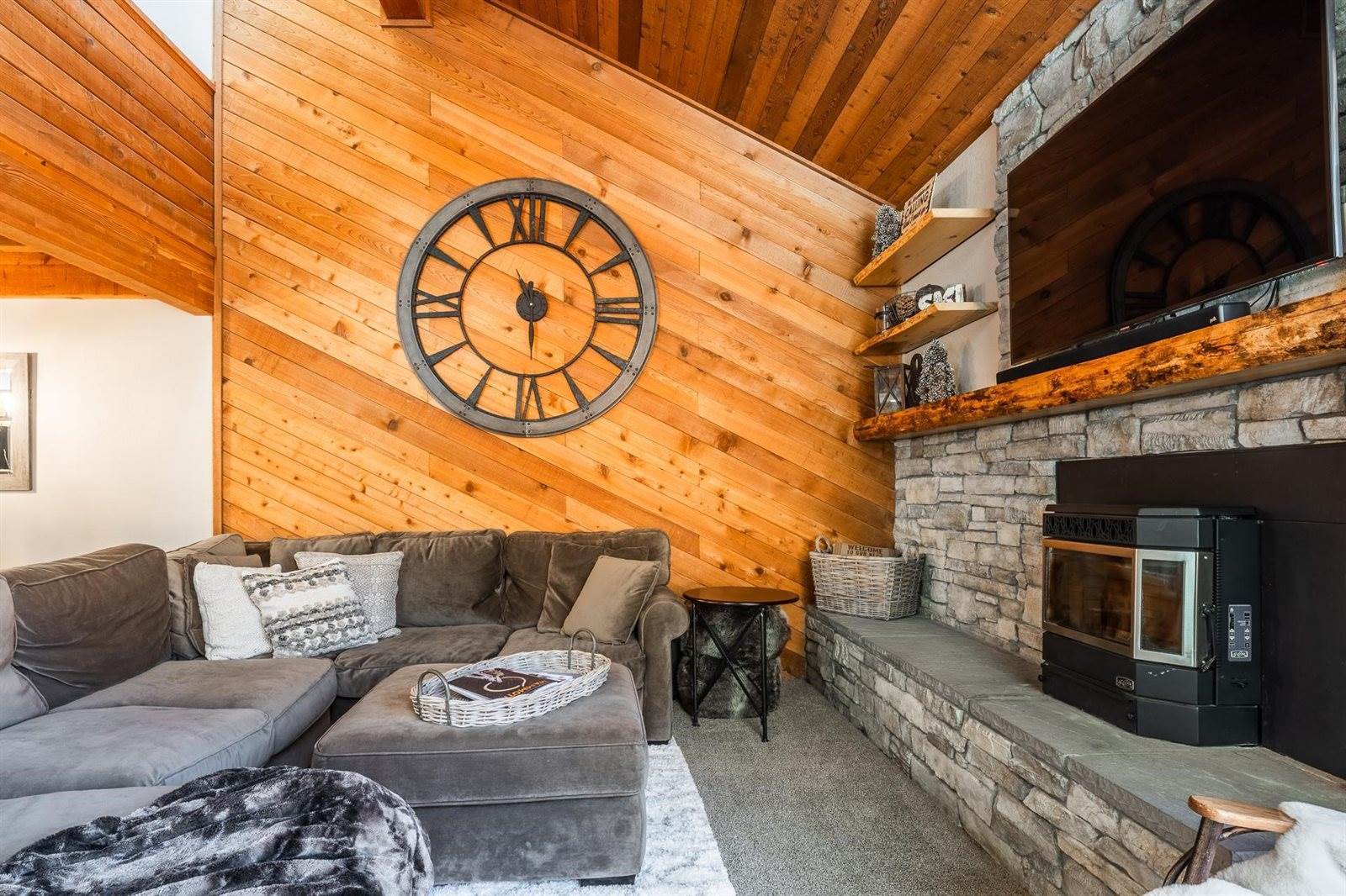 4710 Minaret Rd #60, Mammoth Lakes, CA 93546