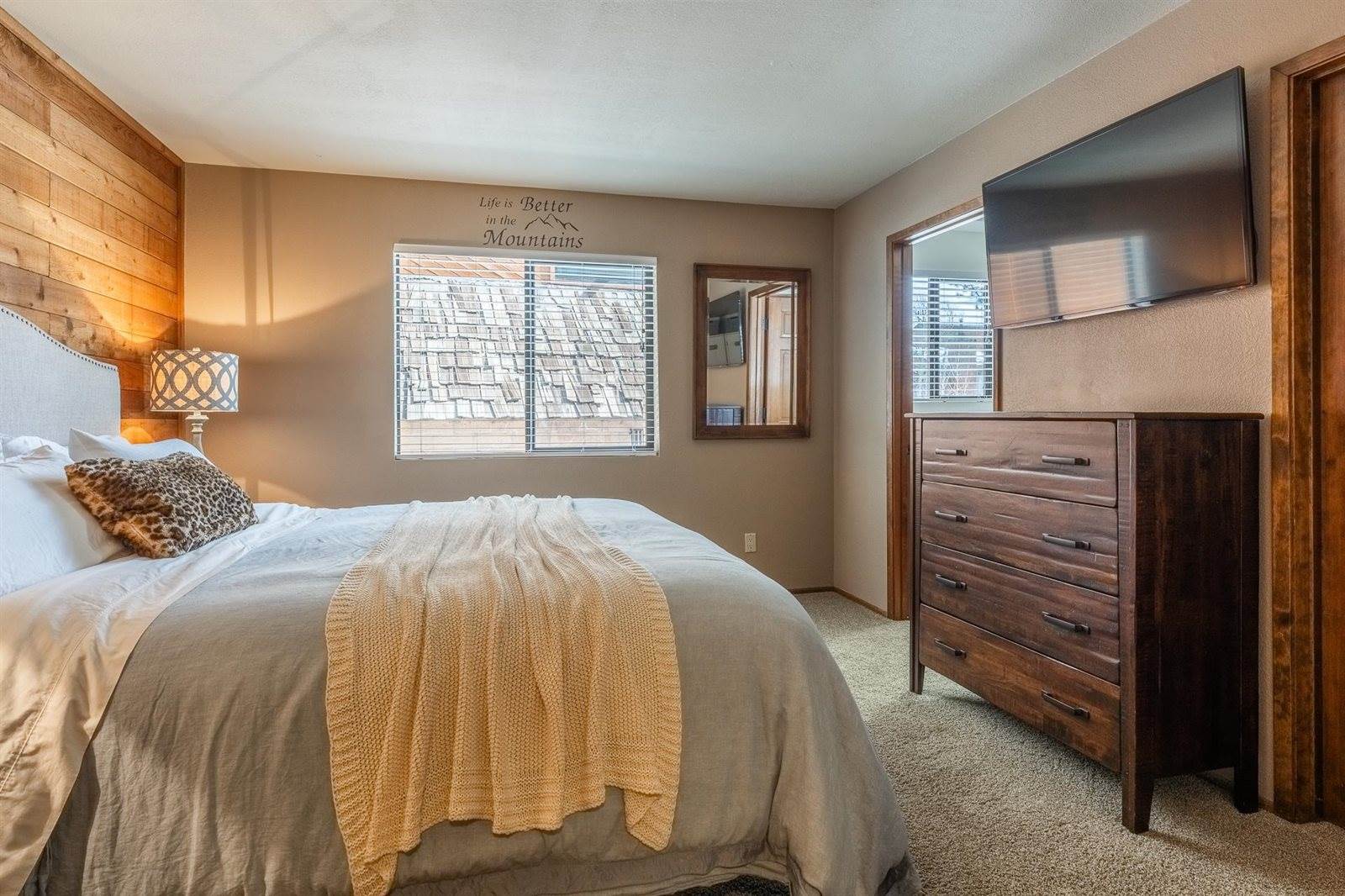 4710 Minaret Rd #60, Mammoth Lakes, CA 93546