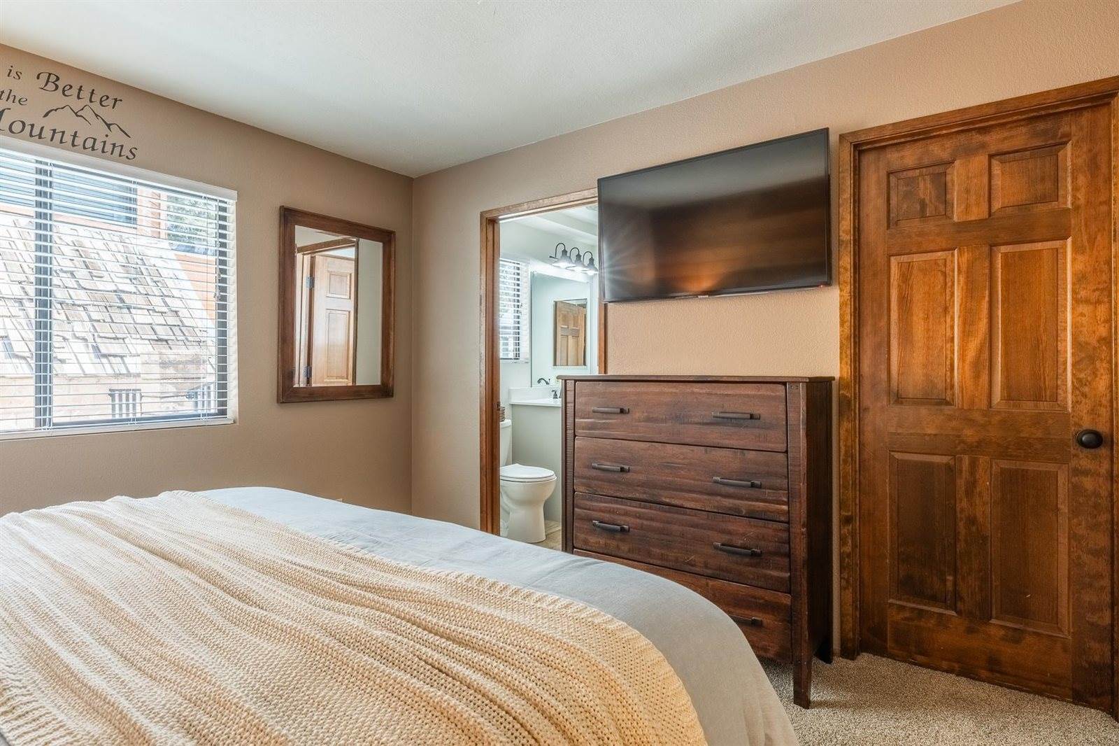 4710 Minaret Rd #60, Mammoth Lakes, CA 93546