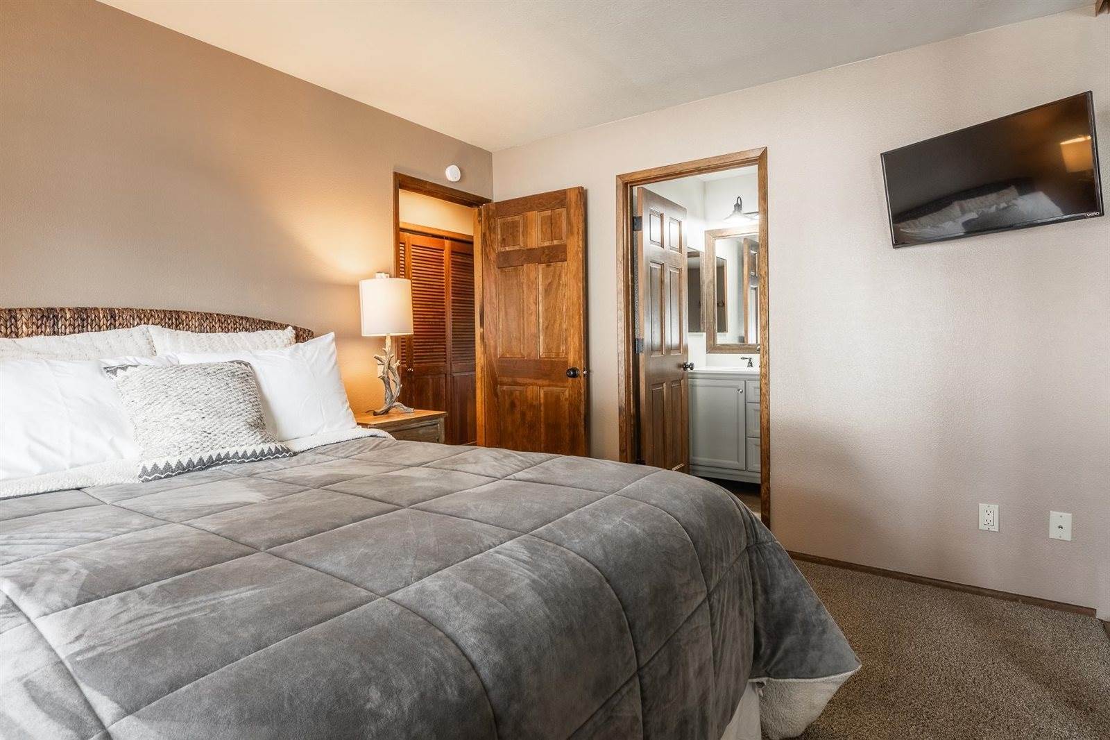 4710 Minaret Rd #60, Mammoth Lakes, CA 93546