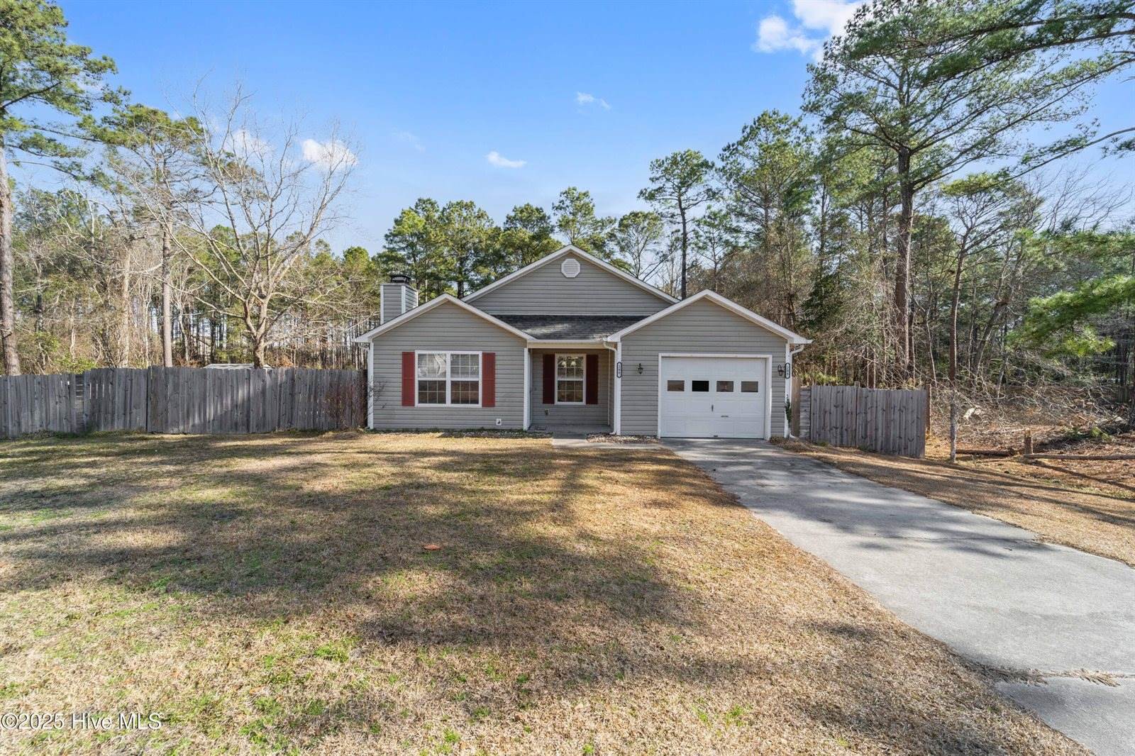 208 Blueberry Court, Hubert, NC 28539