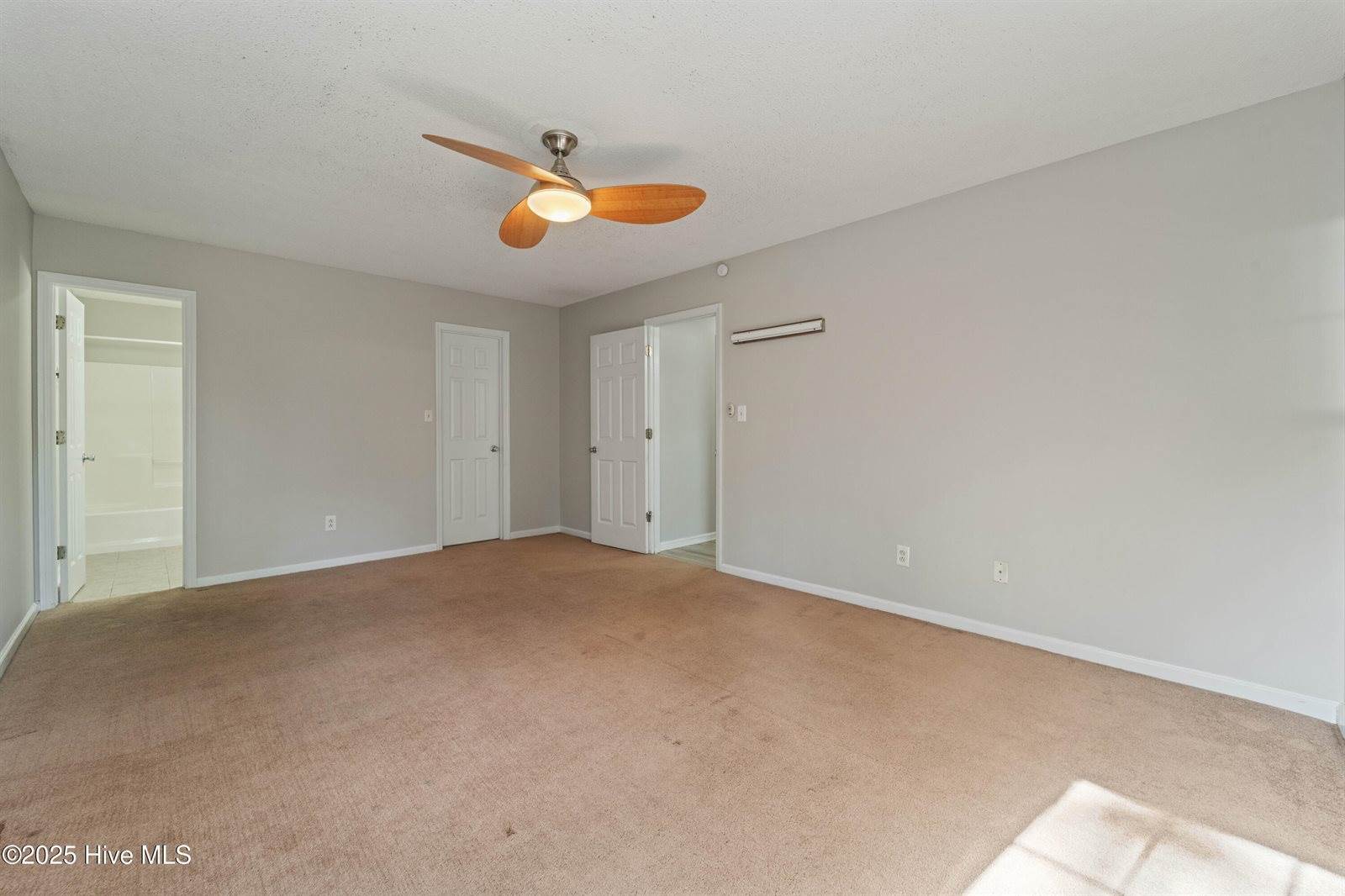 208 Blueberry Court, Hubert, NC 28539