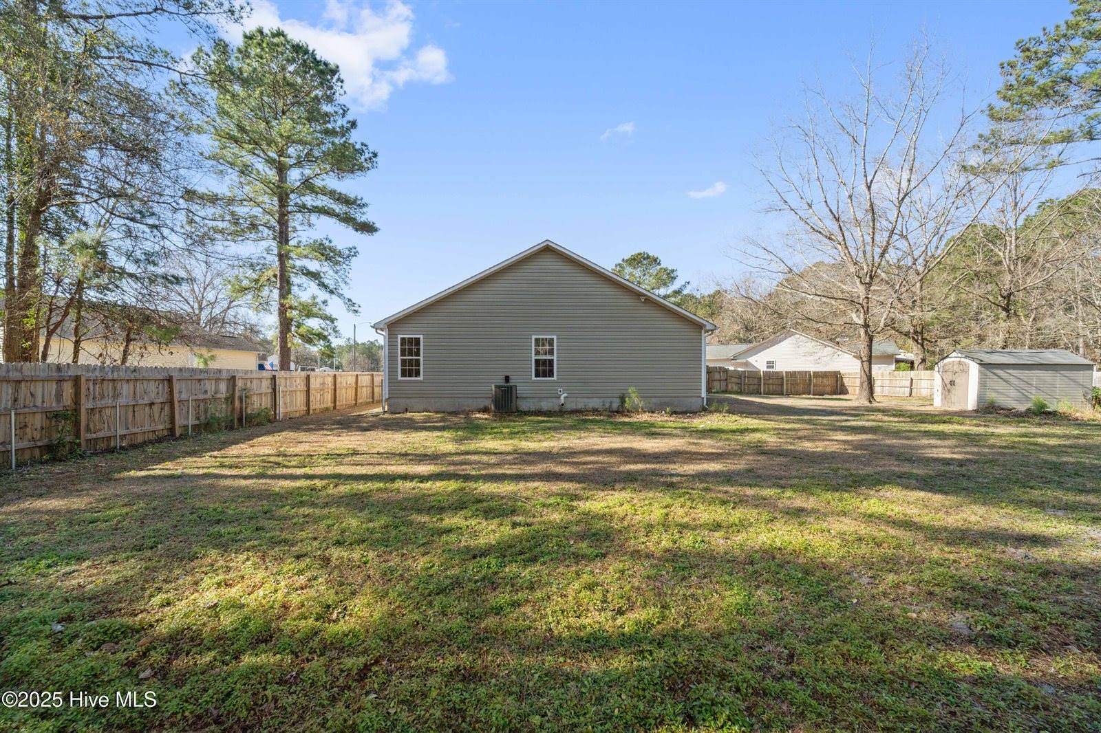 208 Blueberry Court, Hubert, NC 28539