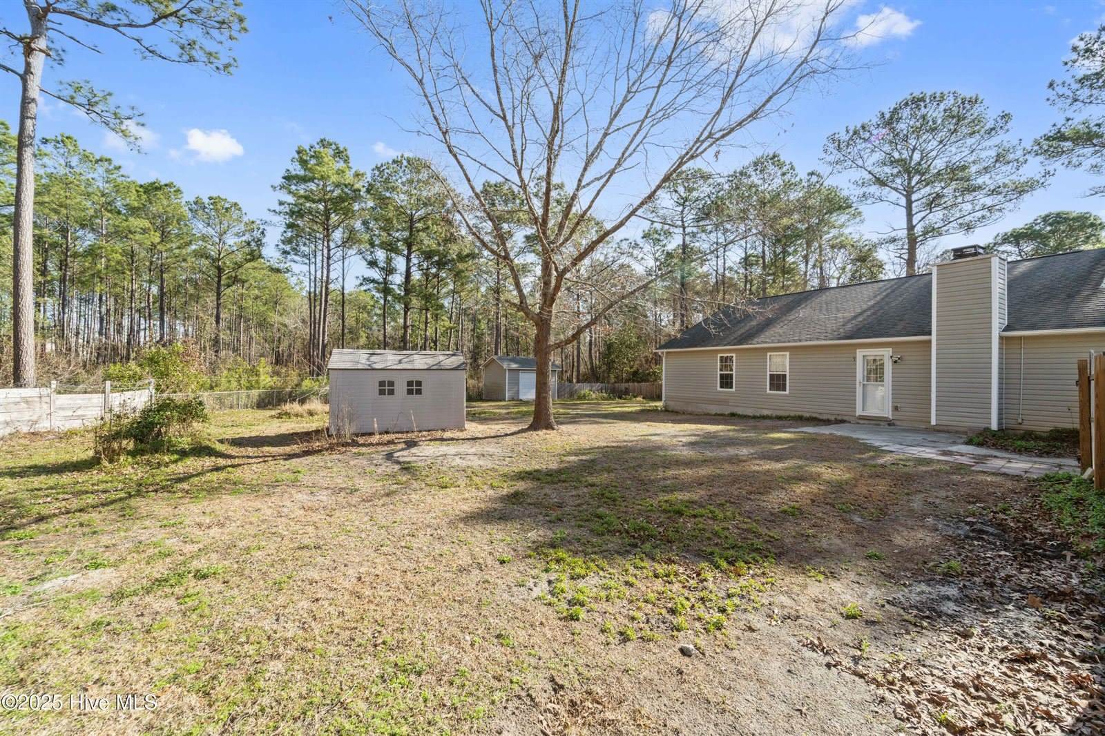 208 Blueberry Court, Hubert, NC 28539