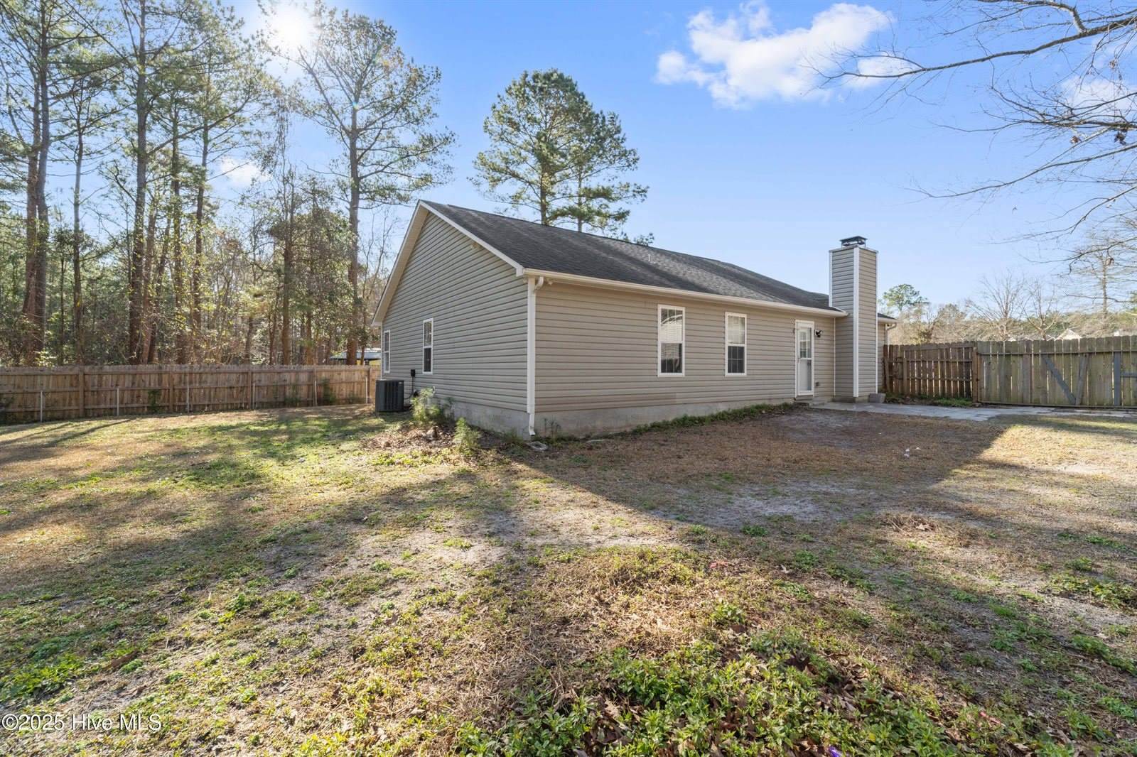208 Blueberry Court, Hubert, NC 28539