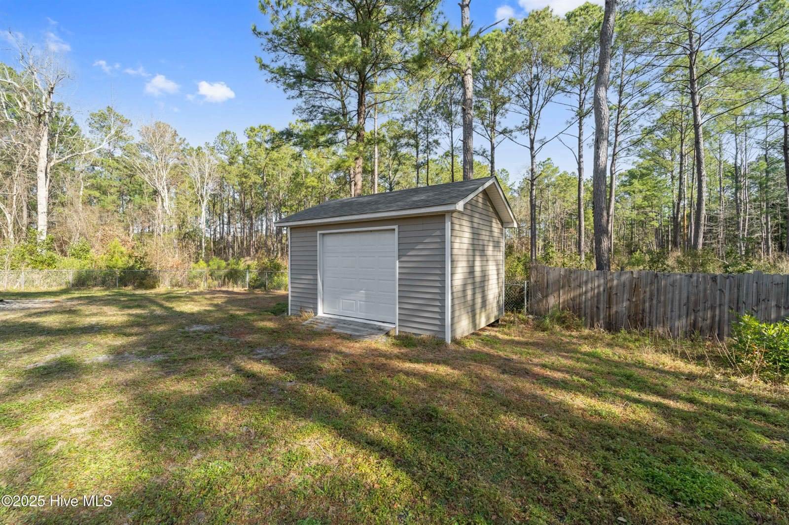 208 Blueberry Court, Hubert, NC 28539