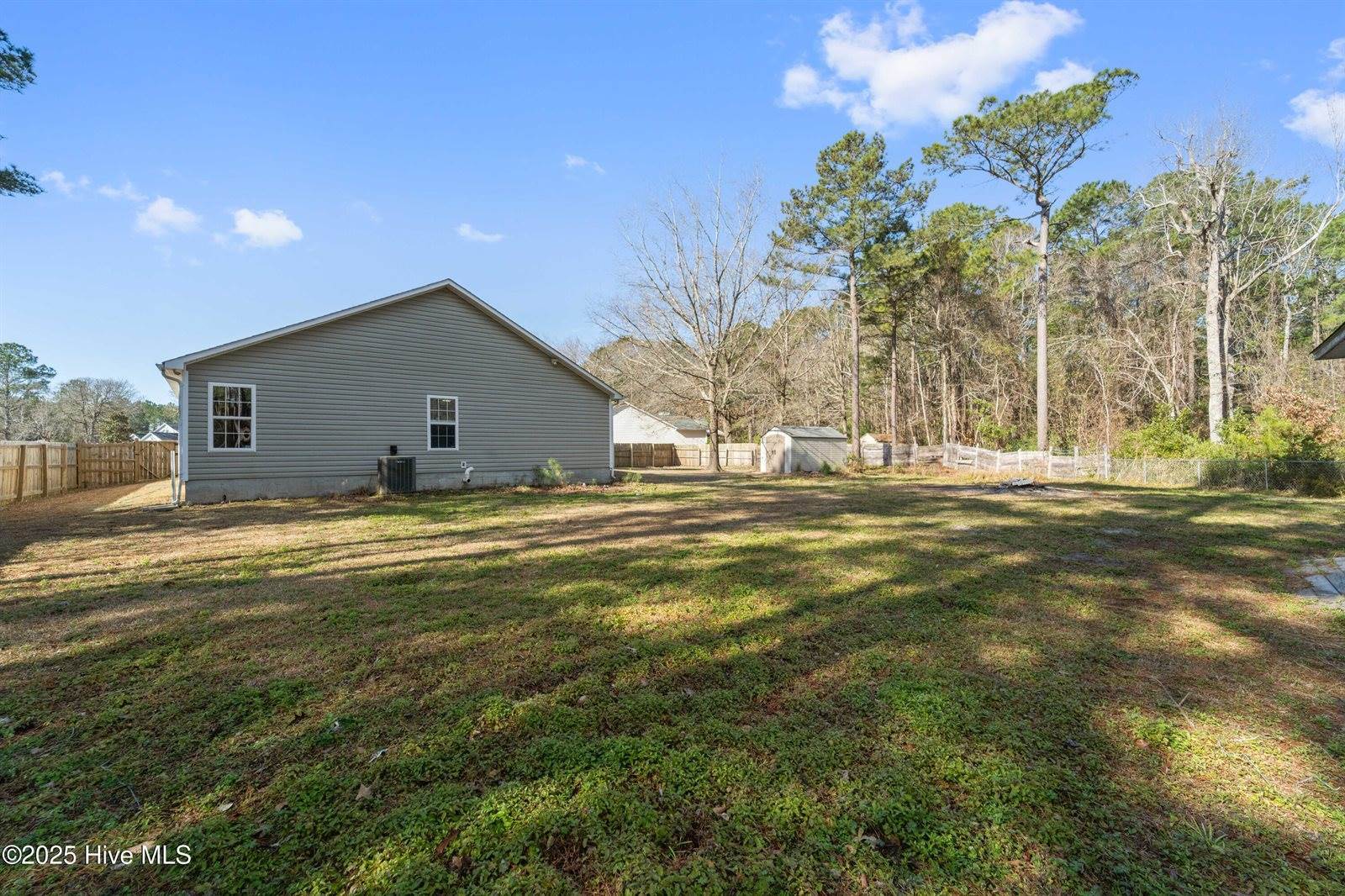 208 Blueberry Court, Hubert, NC 28539