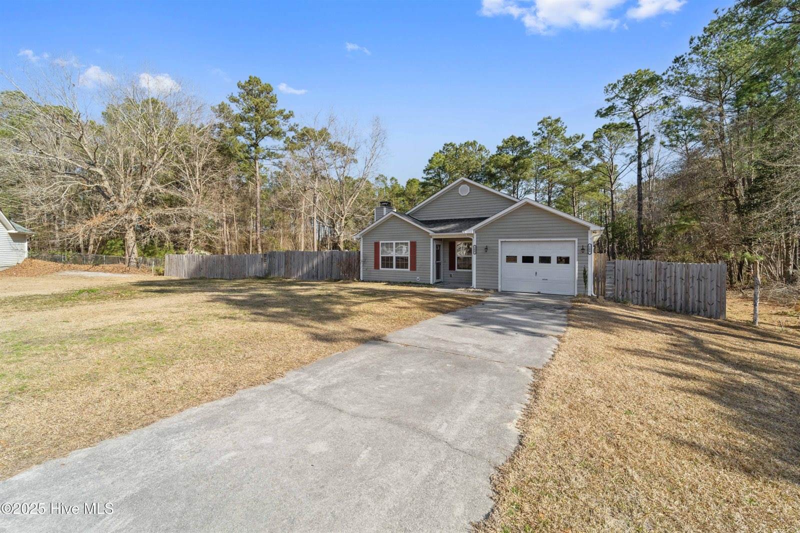 208 Blueberry Court, Hubert, NC 28539
