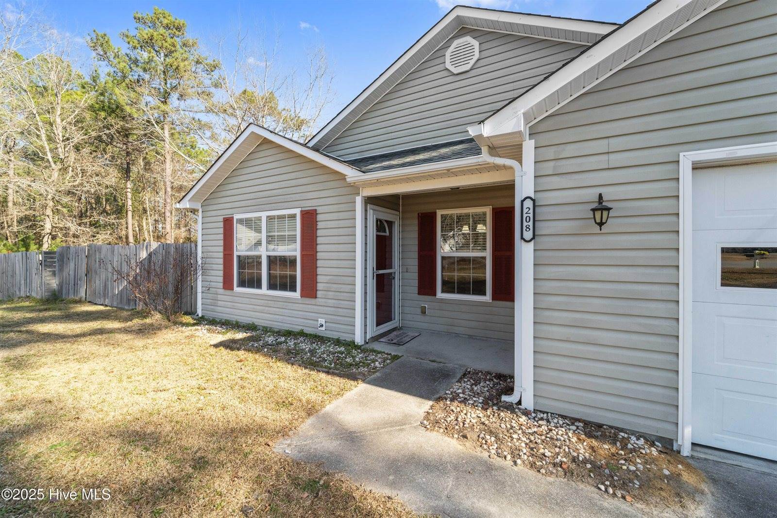 208 Blueberry Court, Hubert, NC 28539